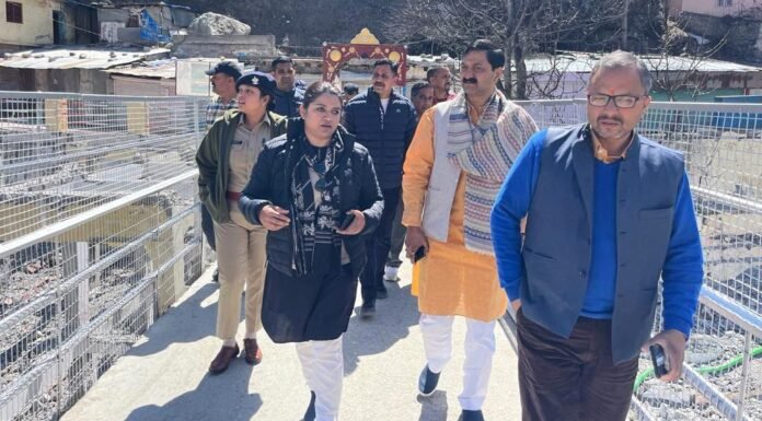 Chardham Yatra:-श्री बदरीनाथ केदारनाथ मंदिर समिति के अध्यक्ष ने बद्रीनाथ धाम चल रहे पुनर्निर्माण कार्यों का किया निरीक्षण अधिकारियों को दिए जरूरी निर्देश