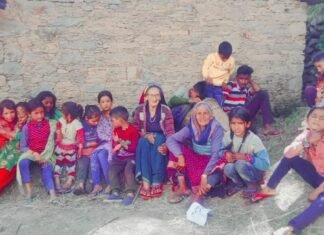 टिहरी गढ़वाल के विकास खंड भिलंगना के जोगियड़ा गांव में धूमधाम से मनाया गया फूलकल्यों त्योहार बुजुर्ग महिलाओं ने कहा-अपनी लोक संस्कृति को बचाना है तो,अगली पीढ़ी को हमें ही प्रेरित करना होगा