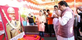 मुख्यमंत्री पुष्कर धामी ने की शहीद टीकम सिंह नेगी के परिजनों से की भेंट-परिजनों को दिया हर सम्भव सहयोग का भरोसा