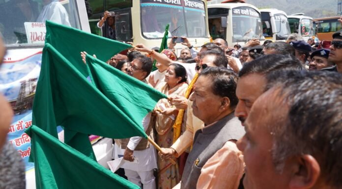Chardham Yatra 2023:-चारधाम में जाने वाले श्रद्धालुओं के पहले जत्थे को ऋषिकेश से सीएम धामी,हंस फाउंडेशन के प्रेरणास्रोत माता मंगला जी एवं श्री भोले जी महाराज ने हरी झंडी दिखाकर किया रवाना