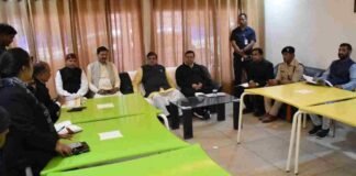 Joshimath Sinking:-चारधाम यात्रा से पहले सीएम धामी पहुंचे जोशीमठ आपदा प्रभावितों की सुनीं समस्याएं कहा-प्रभावितों को हर संभव दी जा रही है मदद