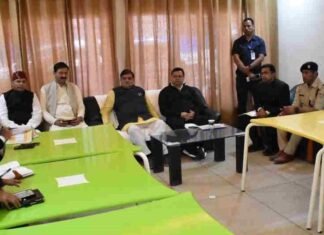 Joshimath Sinking:-चारधाम यात्रा से पहले सीएम धामी पहुंचे जोशीमठ आपदा प्रभावितों की सुनीं समस्याएं कहा-प्रभावितों को हर संभव दी जा रही है मदद