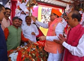 मुख्यमंत्री पुष्कर धामी पहुंचे अल्मोड़ा,गोल्ज्यू मंदिर में पूजा अर्चना कर की प्रदेशवासियों के लिए की सुख,समृद्धि की मंगल कामना