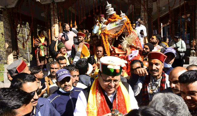 Chardham Yatra:-अक्षय तृतीया के पावन अवसर पर खुले विश्व प्रसिद्ध गंगोत्री एवं यमुनोत्री धाम के कपाट,प्रधानमंत्री नरेन्द्र मोदी के नाम से की गई पहली पूजा