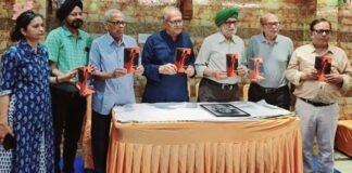 Kanpur:-कहानीकार अमरीक सिंह दीप के नए लघु कथा संग्रह ‘सपने में औरत’ विमोचन,लेखक असगर वजाहत ने कहा की ये आम लोगों की कथाएँ हैं जो आकर्षित करती हैं