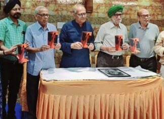 Kanpur:-कहानीकार अमरीक सिंह दीप के नए लघु कथा संग्रह ‘सपने में औरत’ विमोचन,लेखक असगर वजाहत ने कहा की ये आम लोगों की कथाएँ हैं जो आकर्षित करती हैं