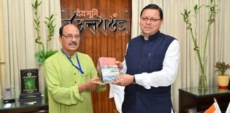 Uttarakhand:-वरिष्ठ पत्रकार एवं लेखक जय सिंह रावत ने सीएम धामी से की मुलाकात,अपनी पुस्तक ‘बदलते दौर से गुजरती जन जातियां’ की भेंट