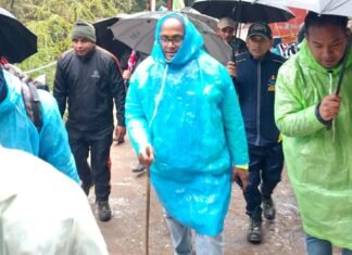 Char Dham Yatra:-नोडल अधिकारी केदारनाथ यात्रा व्यवस्था डॉ.पुरुषोत्तम ने गौरीकुंड से केदारनाथ तक पैदल चल कर,यात्रा मार्ग पर व्यवस्थाओं एवं सुविधाओं का लिया जायजा