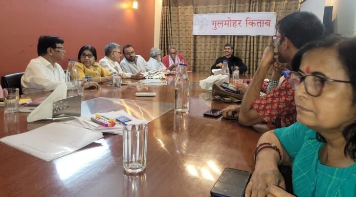 किताब पर चर्चा:-आज के समय में गंभीर हस्तक्षेप हैं मुकुल सरल की ग़ज़लें और नज़्में