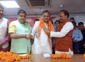 Uttarakhand:-बसपा-कांग्रेस के पूर्व जिला पंचायत अध्यक्ष सहित सैकड़ो लोगों ने ली भाजपा की सदस्यता