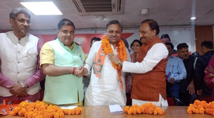 Uttarakhand:-बसपा-कांग्रेस के पूर्व जिला पंचायत अध्यक्ष सहित सैकड़ो लोगों ने ली भाजपा की सदस्यता