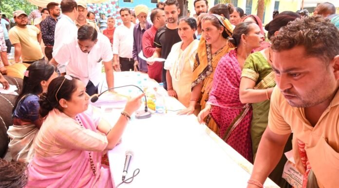 Kotdwar:-विधानसभा अध्यक्ष ऋतु खण्डूडी ने कोटद्वार विधानसभा के कालागढ़ में बहुउदद्देशीय शिविर का किया आयोजन,अधिकारियों को दिए जरूरी निर्देश