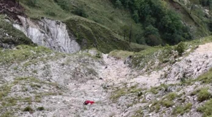 Pithoragarh Road Accident:-पिथौरागढ़ में भीषण सड़क हादसा,मुनस्यारी ब्लॉक के होकरा में बोलेरो कार गहरी खाई में गिरी,10लोगों की मौके पर मौत