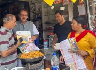 भाजपा के घर-घर संपर्क अभियान के तहत बूथ संख्या 136 में व्यापारियों एवं विशिष्ट लोगों से कैबिनेट मंत्री गणेश जोशी ने की मुलाकात