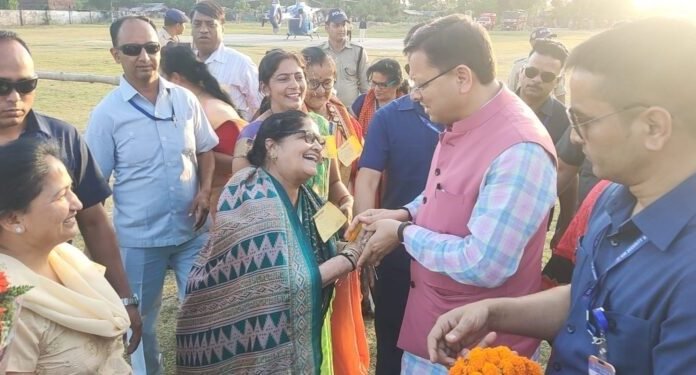 चंपावत में मुख्यमंत्री पुष्कर धामी ने क्षेत्रीय जनता,पार्टी कार्यकर्ताओं और विभिन्न स्थानीय जनप्रतिनिधियों से की मुलाकात,सुनी उनकी समस्याएं