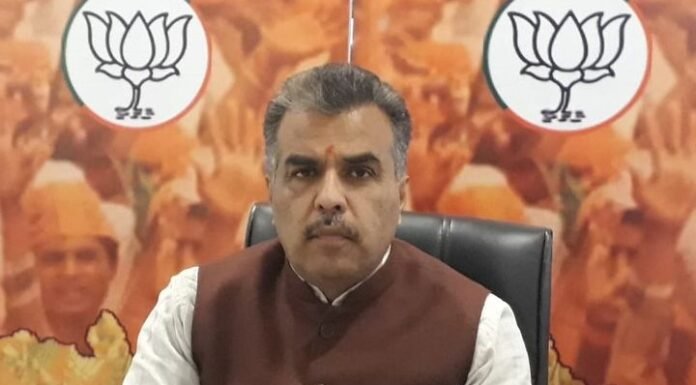 Uttarakhand:-मेट्रो रेल प्रोजेक्ट को लेकर कांग्रेस की आपत्तियों पर भाजपा का पलटवार कहा-पहाड़ पर रेल भी हम चढ़ाने वाले हैं और राजधानी में मेट्रो भी हम ही चलाएंगे