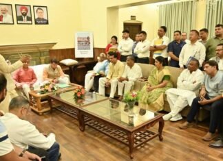 Haridwar:-मुख्यमंत्री पुष्कर धामी ने की हरिद्वार में जलभराव की स्थिति की समीक्षा,अधिकारियों को दिये निरंतर स्थिति पर नजर रखने के निर्देश