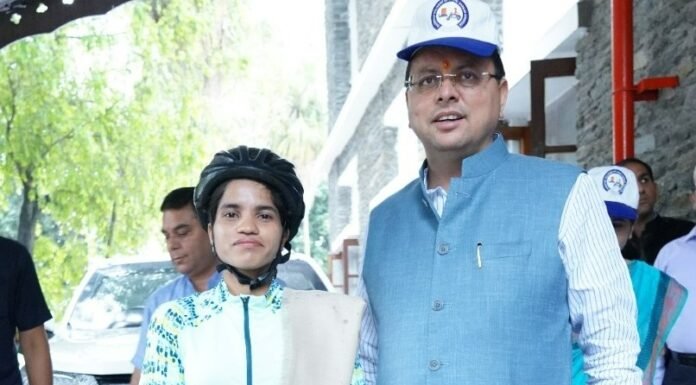 Uttarakhand:-महिला सुरक्षा और महिला सशक्तिकरण के उद्देश्य से देशभर में साइकिल यात्रा के माध्यम से जागरूकता का कार्य कर रही साइकिलिस्ट आशा मालवीय ने की सीएम धामी से भेंट