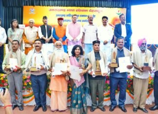 उत्तराखंड साहित्य गौरव सम्मानः-सीएम पुष्कर धामी ने 9 साहित्यकारों को किया सम्मानित