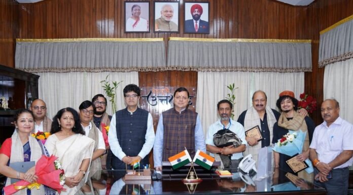 Uttarakhand:-केन्द्रीय फिल्म प्रमाणन बोर्ड के अध्यक्ष एवं प्रसिद्ध गीतकार प्रसून जोशी ने की सीएम पुष्कर धामी से भेंट,देहरादून में सांस्कृतिक केंद्र शुरू करने के लिए मुख्यमंत्री का व्यक्त किया आभार