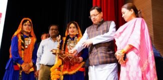 Uttarakhand:-सांस्कृतिक उत्सव निनाद की सांस्कृतिक संध्या में शामिल हुए सीएम धामी,13 जनपदों के जिला कार्यक्रम अधिकारियों हेतु नवीन विभागीय वाहनों का हरी झंडी दिखाकर किया रवाना