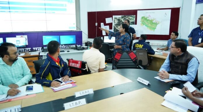 Uttarakhand weather updates:-देर रात सचिवालय स्थित आपदा कंट्रोल रूम में औचक निरीक्षण करने पहुंचे सीएम धामी,सभी अधिकारियों को 24 घंटे एक्टिव मोड में रहे के दिए निर्देश