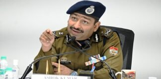 Kedarnath Viral Video:-केदारनाथ-बद्रीनाथ धाम में अब नहीं बना पाएंगे रील्स और वीडियो,मंदिर प्रशासन ने पुलिस को पत्र लिखकर की रील बनाने वालों पर कड़ी कार्रवाई की माँग