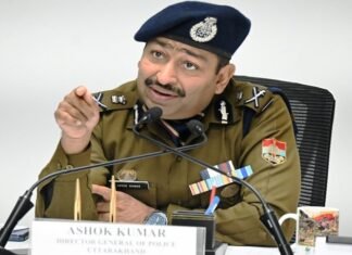 Kedarnath Viral Video:-केदारनाथ-बद्रीनाथ धाम में अब नहीं बना पाएंगे रील्स और वीडियो,मंदिर प्रशासन ने पुलिस को पत्र लिखकर की रील बनाने वालों पर कड़ी कार्रवाई की माँग