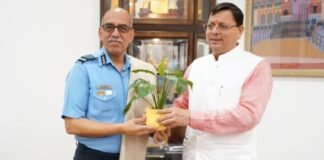 Uttarakhand:-मुख्यमंत्री पुष्कर धामी से एयर मार्शल,रवि गोपाल कृष्णा कपूर ने की शिष्टाचार भेंट,सीएम धामी का अनुरोध राज्य में नए पुलों के निर्माण एवं अपग्रेडेशन में भार क्षमता 24 टन तक रखी जाए