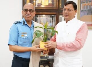 Uttarakhand:-मुख्यमंत्री पुष्कर धामी से एयर मार्शल,रवि गोपाल कृष्णा कपूर ने की शिष्टाचार भेंट,सीएम धामी का अनुरोध राज्य में नए पुलों के निर्माण एवं अपग्रेडेशन में भार क्षमता 24 टन तक रखी जाए