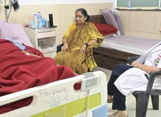 उत्तराखंड विधानसभा अध्यक्ष एम्स ऋषिकेश पहुंचकर पौड़ी विधानसभा के पूर्व विधायक मुकेश कोली का जाना हालचाल