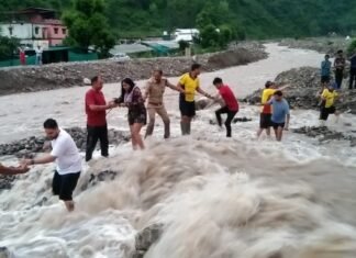 Uttarakhand Weather:-राज्य में फिर भारी बारिश का अलर्ट,टिहरी के सीतापुर में बना अस्थाई पुल बहा,SDRF ने फंसे 100 लोगों को किया रेस्क्यू