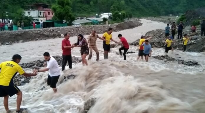 Uttarakhand Weather:-राज्य में फिर भारी बारिश का अलर्ट,टिहरी के सीतापुर में बना अस्थाई पुल बहा,SDRF ने फंसे 100 लोगों को किया रेस्क्यू