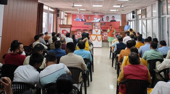 Uttarakhand:-भाजपा मुख्यालय में जन्म दिवस पर डॉ.श्यामा प्रसाद मुखर्जी को दी गई श्रद्धांजलि किया भावपूर्ण स्मरण