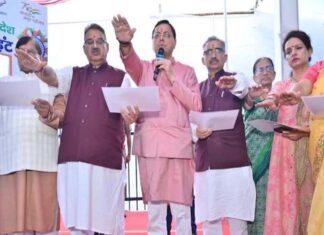 Uttarakhand:-‘मेरी माटी-मेरा देश’अभियान के अन्तर्गत आयोजित ‘वीरों का नमन’कार्यक्रम में शामिल हुए सीएम धामी-स्वतंत्रता संग्राम सेनानियों एवं शहीदों के परिजनों को किया सम्मानित