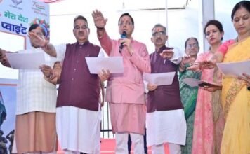 Uttarakhand:-‘मेरी माटी-मेरा देश’अभियान के अन्तर्गत आयोजित ‘वीरों का नमन’कार्यक्रम में शामिल हुए सीएम धामी-स्वतंत्रता संग्राम सेनानियों एवं शहीदों के परिजनों को किया सम्मानित