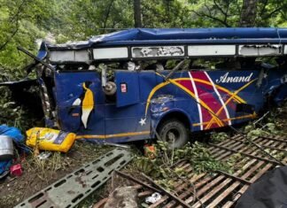 Uttarakhand Accident:-गंगोत्री हाईवे पर बड़ा हादसा,खाई में गिरी बस 7 की मौके पर मौत 28 यात्री घायल