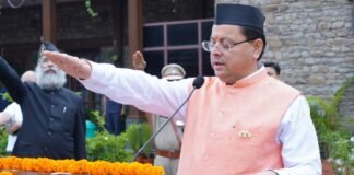 मुख्यमंत्री पुष्कर धामी ने 77 वें स्वतंत्रता दिवस के अवसर पर मुख्यमंत्री आवास में किया ध्वजारोहण