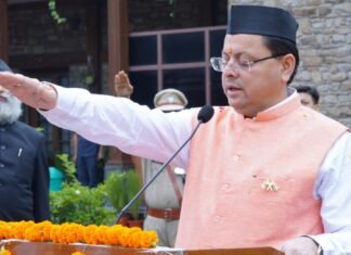 मुख्यमंत्री पुष्कर धामी ने 77 वें स्वतंत्रता दिवस के अवसर पर मुख्यमंत्री आवास में किया ध्वजारोहण