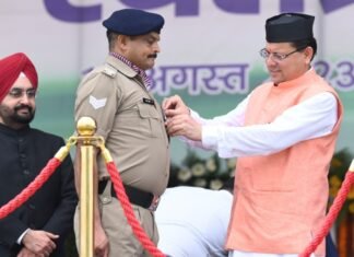 Independence Day:-77वें स्वतंत्रता दिवस पर सीएम धामी ने विशिष्ट कार्यों के लिए पुलिस अधिकारियों को ‘मुख्यमंत्री सराहनीय सेवा पदक’ से किया सम्मानित,राज्यहित में की 13 घोषाणाएं