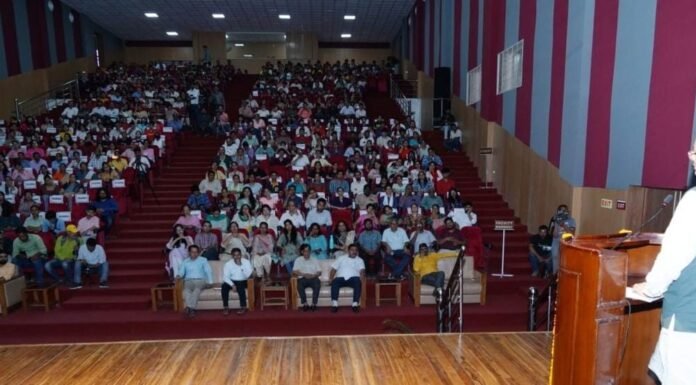 Uttarakhand:-दून विश्वविद्यालय में आयोजित दीक्षारंभ समारोह में शामिल हुए सीएम धामी कहा-उत्तराखंड को उत्कृष्ट राज्य बनाने में छात्र-छात्राओं की होगी अहम भूमिका