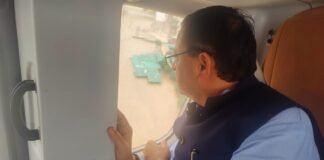 Pauri Garhwal district:-यमकेश्वर ब्लॉक में भारी बारिश से प्रभावित क्षेत्र का सीएम धामी ने किया हवाई निरिक्षण,जिलाधिकारी को प्रभावित लोगों को जल्द से राहत और सहायता पहुंचाने के दिए निर्देश