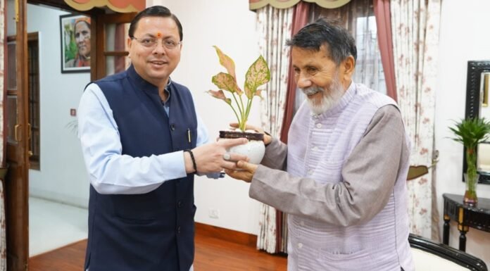 Uttarakhand:-पद्मश्री पर्यावरणविद चण्डी प्रसाद भट्ट ने की सीएम धामी से भेंट-हिमालय के पर्यावरणीय प्रभावों और आपदा के रोकथाम के संबंध में की चर्चा