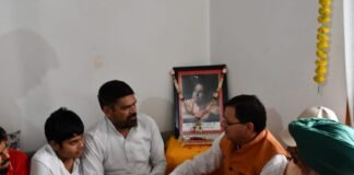 Udham Singh Nagar:-पूर्व सांसद बलराज पासी के आवास पर पहुंचे सीएम धामी,उनके पिता के निधन पर व्यक्त किया शोक