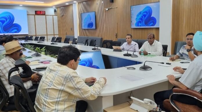 उत्तराखंड में बंदरों की संख्या सीमित करने के लिए बंदरों का होगा बन्ध्याकरण,मुख्य सचिव ने वन एवं पशुपालन विभाग के अधिकारियों को दिए निर्देश