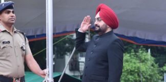 Uttarakhand:-मुख्य सचिव ने सचिवालय में अधिकारियों एवं कर्मचारियों की उपस्थिति में ध्वजारोहण कर दीं स्वतंत्रता दिवस की बधाई एवं शुभकामनाएं