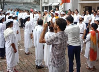 Independence Day:-उत्तराखंड प्रदेश कांग्रेस कमेटी कार्यालय पूर्व मुख्यमंत्री हरीश रावत ने किया ध्वजारोहण,देश एवं राज्यवासियों को दी स्वतंत्रता दिवस की शुभकामनाएं