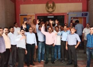 Uttarakhand:-देहरादून डिवीज़न इंश्योरेंस एंप्लॉईज यूनियन ने एल.आई.सी के मंडल मुख्यालय पर अपनी मांगों को लेकर किया गेट मीटिंग का आयोजन