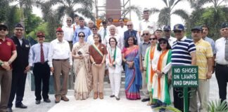 Independence Day:-77वें स्वतंत्रता दिवस पर नोएडा शहीद स्मारक पर शहीदों को अर्पित की गई पुष्पांजलि,समारोह में उपस्थित लोगों की आंखें हुई नम