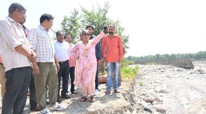 Kotdwar:-विधानसभा अध्यक्ष ने बाढ़ प्रभावित क्षेत्रो में बाढ़ सुरक्षा में किए जा रहे कार्यों का किया स्थलीय निरीक्षण,अधिकारियों को दिए जरूरी निर्देश